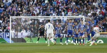 Nacho marca el 3-0 tras un rechace de la falta lanzada por Bale. 