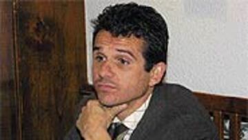 <b>MANOS A LA OBRA</B>. Tanto el secretario técnico, Eloy Olaya, como el gerente, García Amado, están buscando un central con experiencia.