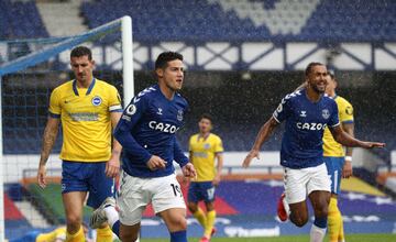 Ritmo frenético del Everton en la Premier League. El conjunto de Ancelotti sigue con rendimiento perfecto y en esta ocasión doblegó al Brighton en Goodison Park con doblete de James Rodríguez y otra anotación de Yerry Mina.