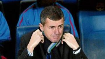 <b>FUTURO. </b>Alcaraz se juega el puesto esta tarde. Un nuevo tropiezo puede acelerar su despido.