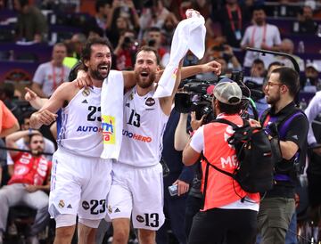 Sergio Llull y Sergio Rodríguez celebran Euroliga ganada en Kaunas en mayo.