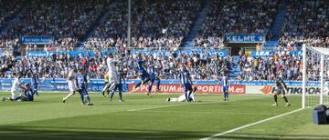 El árbitro anula el gol de Sergio Ramos por falta previa de Cristiano en un salto.