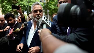 Vijay Mallya saliendo de una vista en Londres.