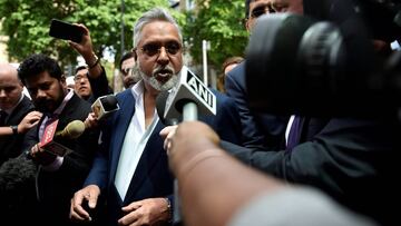 Vijay Mallya saliendo de una vista en Londres. 