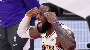 LeBron James (23) de Los Angeles Lakers celebra despu&eacute;s de que los Lakers derrotaran al Heat de Miami 106-93 en el Juego 6 de las Finales de la NBA de baloncesto el domingo 11 de octubre de 2020 en Lake Buena Vista, Florida.