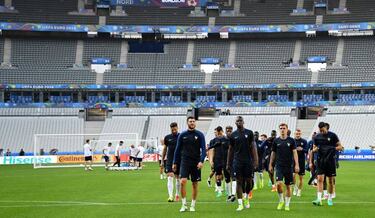 Lloris and Deschamps play down favourites tag