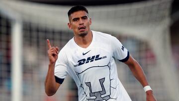 MEX8686. CIUDAD DE MÉXICO (MÉXICO), 18/02/2023.- Guillermo Martínez de Pumas celebra un gol este domingo durante un juego por la séptima jornada de la Liga MX celebrado, en el estadio Olímpico Universitario de la Ciudad de México (México). EFE/Isaac Esquivel