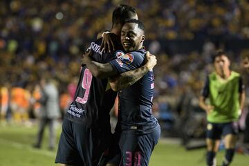 América superó uno de sus retos más grandes tras vencer a Tigres en el estadio Universitario. En un duelo digno de la liguilla, ambos mostraron su condición de favoritos al título. Por su parte, Ricardo Ferretti sufrió su derrota número 300 en la Liga MX, la cifra más alta en la historia del fútbol mexicano. 