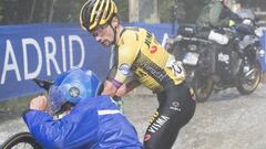 Lo que la tele no enseñó de las caídas de Superman López y Primoz Roglic en Andorra