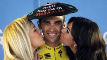 Team Tinkoff&#039;s Alberto Contador is kissed on the podium of the first stage of the Tour of the Basque Country, a 153.4km ride around Ordizia, northern Spain, on April 7, 2014.  AFP PHOTO / RAFA RIVAS