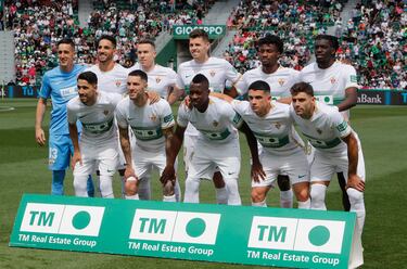El once inicial del Elche. 