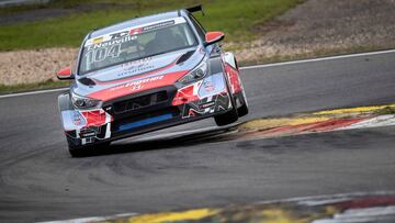 Thierry Neuville logra un triunfo en su debut en circuitos