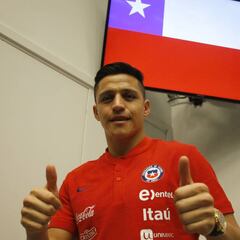 Alexis Sánchez: "Claudio Bravo es el capitán y tiene las puertas abiertas de la Selección"