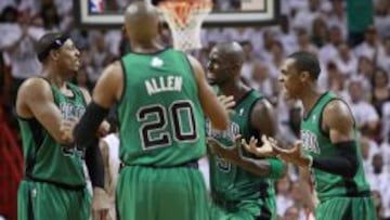 Paul Pierce, Ray Allen, Kevin Garnett y Rajon Rondo, durante la final del Este en 2012 ante Miami. Meses despu&eacute;s, el segundo dejar&iacute;a Boston para recalar en la franquicia del sur de Florida.