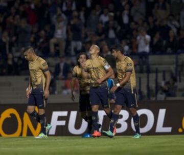 Pumas celebra la segunda anotación de Dario Verón