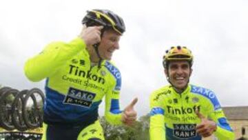Oleg Tinkov, el patrón del equipo, salió a rodar en bici con Alberto Contador, jefe de filas.