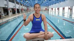 Teresa Perales posa para AS desde la piscina.