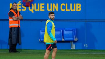 BARCELONA, 31/08/2022.- El defensa español del FC Barcelona Jordi Alba durante el entrenamiento de este miércoles en el Estadi Johan Cruyff de Barcelona, al que asisten unos 1.500 socios jóvenes. EFE/ Alejandro García