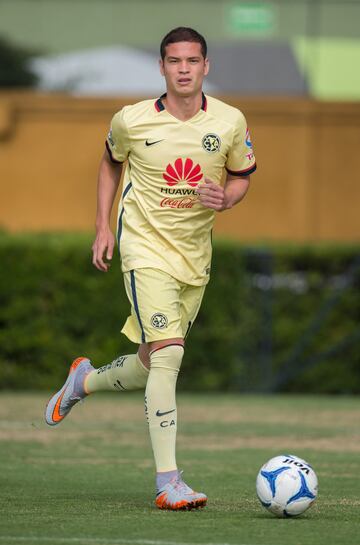 El nacido en Tapachula, Chiapas, fue debutado por Miguel Herrera el 22 de septiembre del 2012. Tras ganar dos Liga MX y una Concacaf Liga de Campeones con los de Coapa, se fue a Chiapas, Dorados, Cafetaleros, Alebrijes y después aterrizó en La Noria.