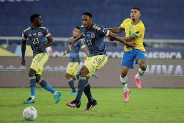 Colombia perdió 2-1 ante Brasil en un encuentro marcado por la polémica. Luis Díaz abrió el marcador, Roberto Firmino empató y Casemiro marcó el gol del triunfo en la última jugada del partido. 