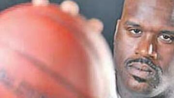 <b>SHERIFF DE COMEDOR.</b> Shaq vigila la alimentación de niños enfermos.