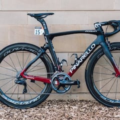 El equipo INEOS presenta su nueva bicicleta Dogma F12