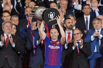 Héroe nacional al convertir el gol que valió la Copa del Mundo de 2010, la hegemonía de Messi la relegó a la segunda posición en 2010 y a la tercera en 2012. Ganó todo tanto con el Barça y como con la Selección. 4 Champions y 8 Ligas.