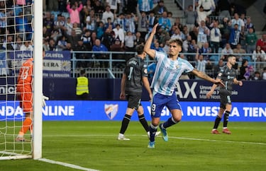 El Málaga perdió con el Castellón, a pesar del doblete de Chupe. Ya son seis pares de goles en lo que va de curso. Tras cinco jornadas sin anotar, el delantero necesitaba resarcirse en lo personal.