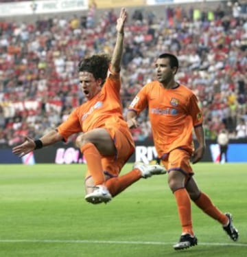 Alegr¨ªa de Puyol tras marcar ante el Nastic de Tarragona. (17/06/2007)