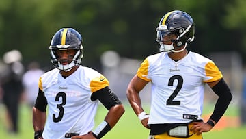There’s a curious situation brewing in Pittsburgh. The starting quarterback is now the backup and the backup is now the starting quarterback. What gives?