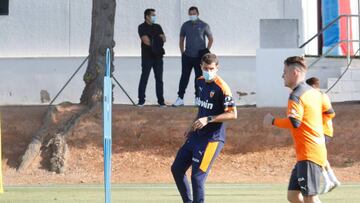 Gracia regresa al trabajo con Anil presente