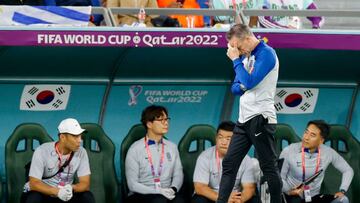 AL RAYYAN, QATAR - NOVEMBER 24: head coach Paulo Bento of South Korea looks dejected during the FIFA World Cup Qatar 2022 Group H match between Uruguay and Korea Republic at Education City Stadium on November 24, 2022 in Al Rayyan, Qatar. (Photo by Mohammad Karamali/DeFodi Images via Getty Images)