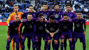 Formación titular del Celta posando antes del inicio del partido contra el Espanyol en el RCDE Stadium.