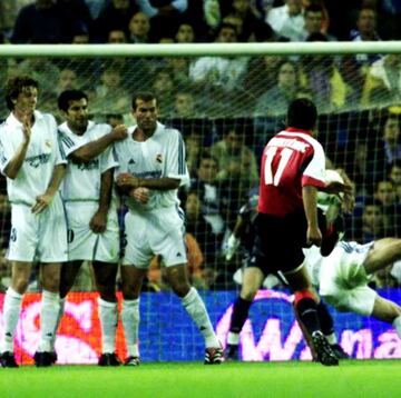 Al minuto 87, el mediocampista mexicano anotó un tiro libre a Iker Casillas para darle el empate al Valladolid ante los Galácticos en la temporada 2001.