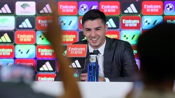 "No se trata de luchar, sino de que somos compa?eros y queremos lo mejor para el equipo. Rodrygo es un gran jugador, tiene un talento incre¨ªble. Yo dar¨¦ la mejor versi¨®n del m¨ª y aportar trabajo para conseguir t¨ªtulos".