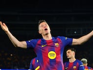 Robert Lewandowski celebra uno de sus goles ante el Newcastle.