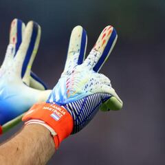 Pronósticos fichaje de Emiliano Martínez: pulso entre dos gigantes de la Premier