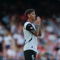 Los jugadores convocados vs México que menos minutos tienen con el Valencia