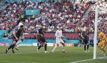 Azpilicueta adelantó a España con el 1-2.
