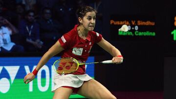 . Hyderabad (India), 01/01/2017.- A handout photograph provided by the Vodafone PBL-Premier Badminton League shows, Carolina Marin from Spain representing Hyderabad Hunters in action against PV Sindhu from India, representing Chennai Smashers during their match in Premier Badminton League (PBL) 2017 in Hyderanad, India, 01 January 2016. Marin won the match defeating Sindhu in 3 sets, 11-8, 12-14, 11-2. (España) EFE/EPA/VODAFONE PBL-PREMIER BADMINTON LEAGUE/ HANDOUT EDITORIAL USE ONLY/NO SALES (España) EFE/EPA/VODAFONE PBL-PREMIER BADMINTON LEAGUE/HANDOUT HANDOUT (España) EFE/EPA/VODAFONE PBL-PREMIER BADMINTON LEAGUE/ HANDOUT EDITORIAL USE ONLY/NO SALES HANDOUT EDITORIAL USE ONLY/NO SALES