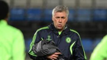<b>EN EL ALAMBRE. </b>Carlo Ancelotti, durante un entrenamiento con el Chelsea.