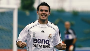 Fich車 por las categor赤as inferiores del Real Madrid en el verano de 2003, fue subiendo pelda?os cada temporada. En la temporada 06/07 jug車 en el Castilla en Segunda Divisi車n. En 2007 fich車 por el Valencia.