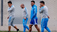 Futbol, entrenamiento de Universidad de Chile
Los jugador  de  de Universidad de Chile Gonzalo Jara, Gustavo Lorenzetti, Gonzalo Espinoza y Lorenzo Reyes son fotografiados  durante  el entrenamiento  en las canchas del CDA en Santiago, Chile.
16/05/2017
Ramon Monroy/Photosport