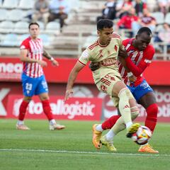 El Murcia vence al Algeciras y se acerca al playoff