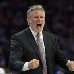 Brett Brown seguirá siendo el entrenador de los Sixers