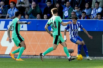 Giuliano, en el Alavés-Atlético de la 23-24.