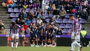 Los jugadores del Celta celebran el gol anotado por Marcos Alonso en Zorrilla.
