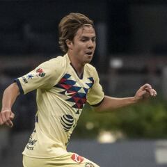 Sebastián Córdova se estrenó con doblete en el Clásico Nacional