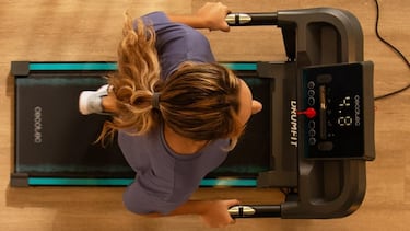 Adiós a entrenar con frío o lluvia: esta cinta de correr de Cecotec es la mejor solución para hacer deporte en casa