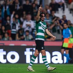 Doblete de Trincão y el Sporting duerme más líder
